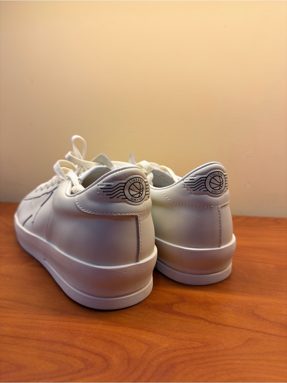 Golden Goose White Leather Star Sneakers for Men - Picture 3 of 9